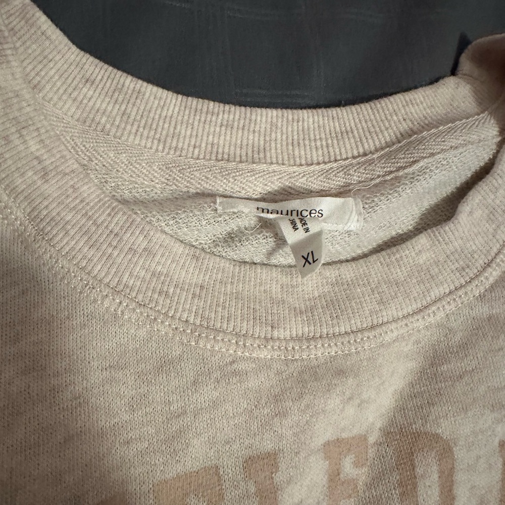 Maurice’s crew neck sweatshirt - Picture 2 of 3